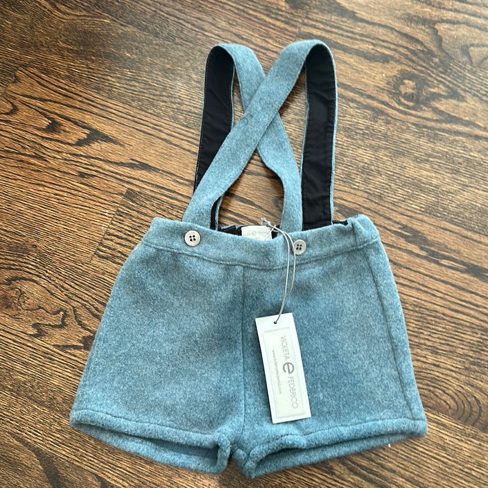 Violeta e Federico gorgeous blue color. Overall shorts. Size 18 mos
